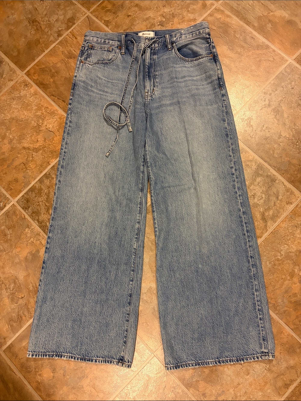 Madewell Woman’s Relaxed Wide-Leg Jeans in Light Blue 31